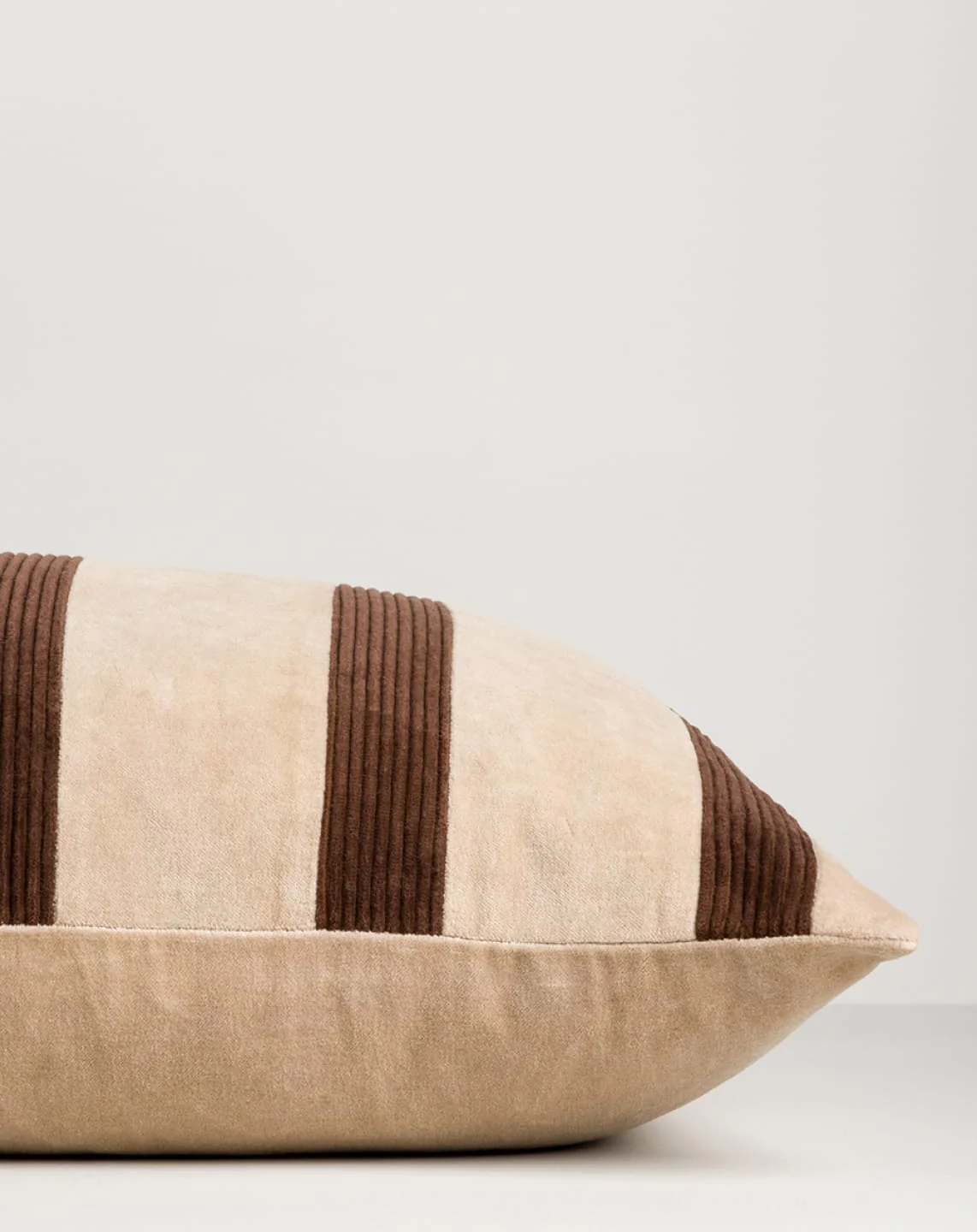 Huxley Lodge Cushion - Image 10
