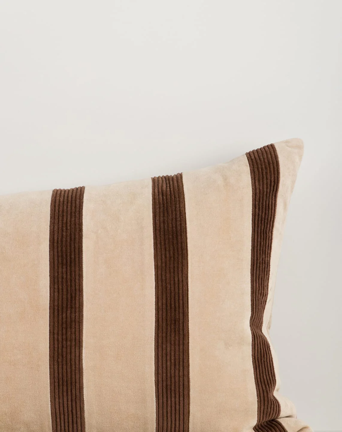 Huxley Lodge Cushion - Image 9